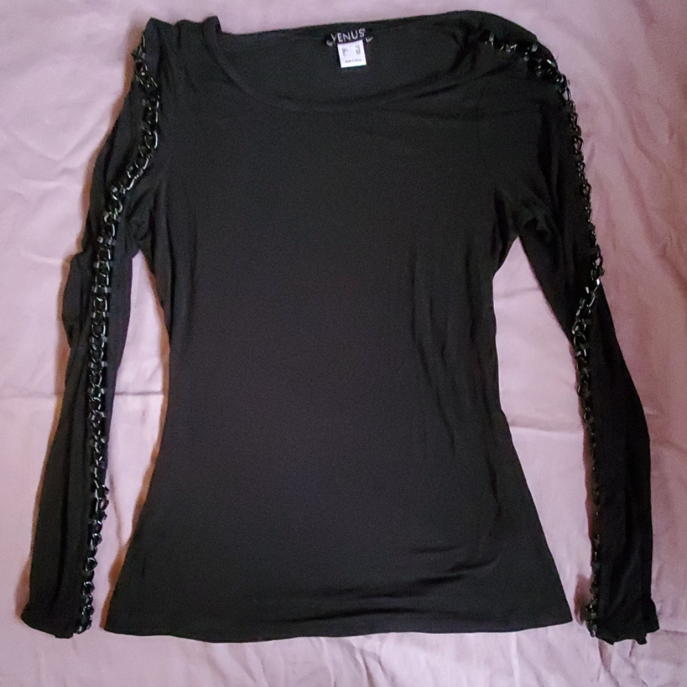 Size md Long sleeve venus Lightweight shirt